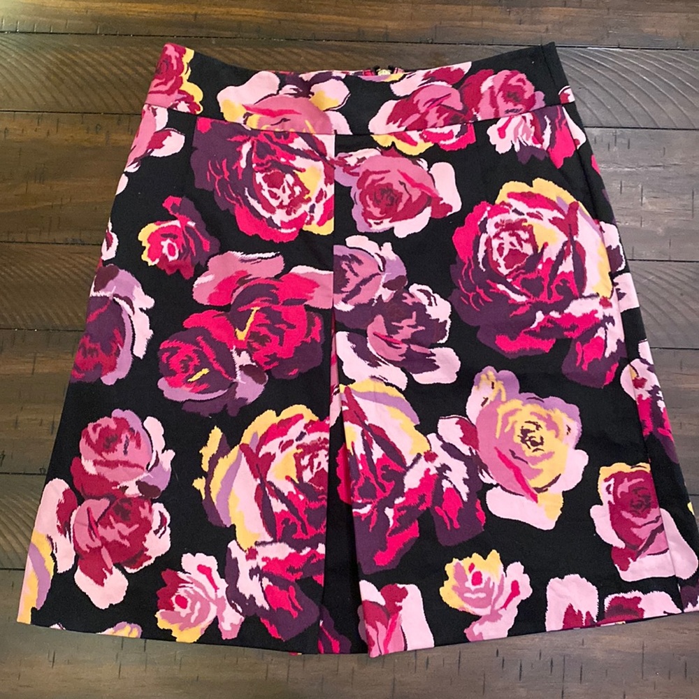 Express skirt in cute flower print size 6